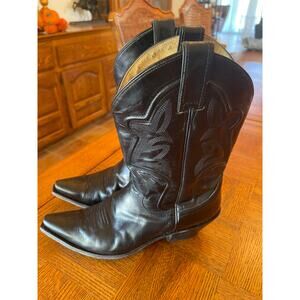 Justin Snip Toe women’s cowboy boots size 10